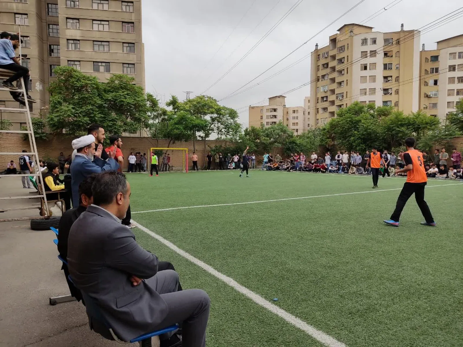 زمین چمن دبیرستان ملاصدرا